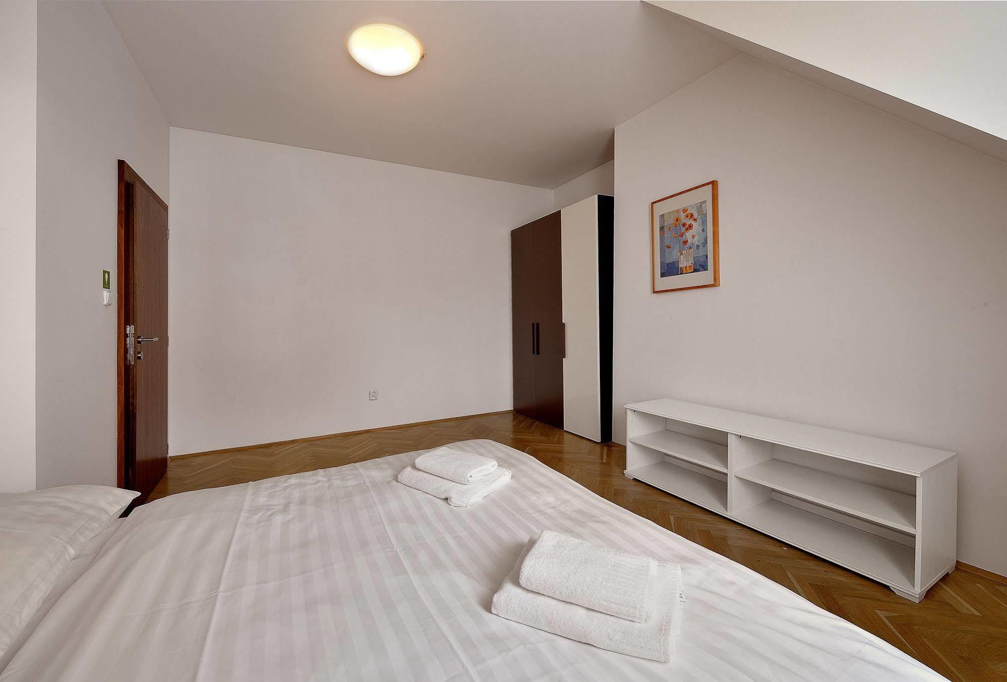 Ambiente Serviced Apartments - Tallerova Bratislava Luaran gambar