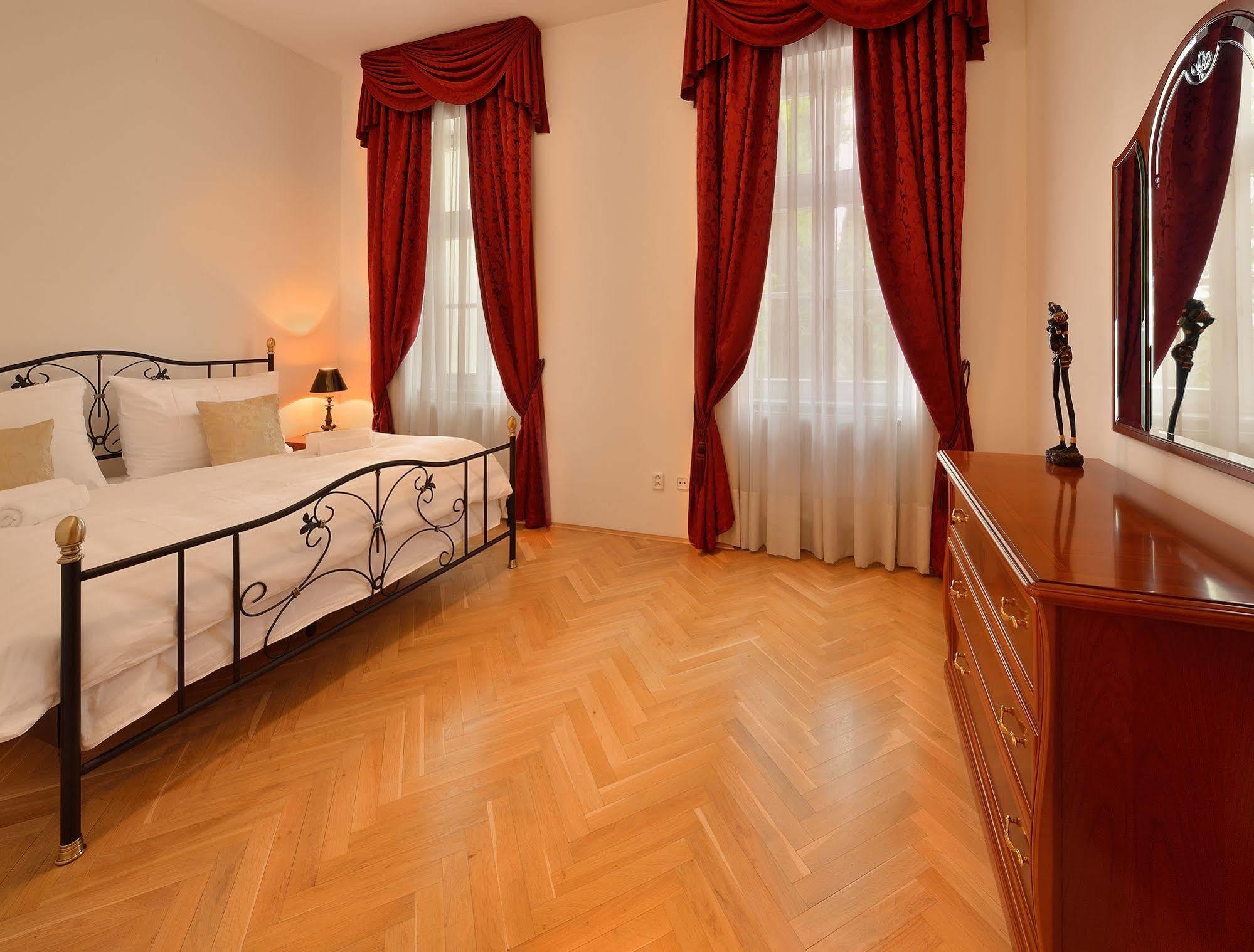 Ambiente Serviced Apartments - Tallerova Bratislava Luaran gambar