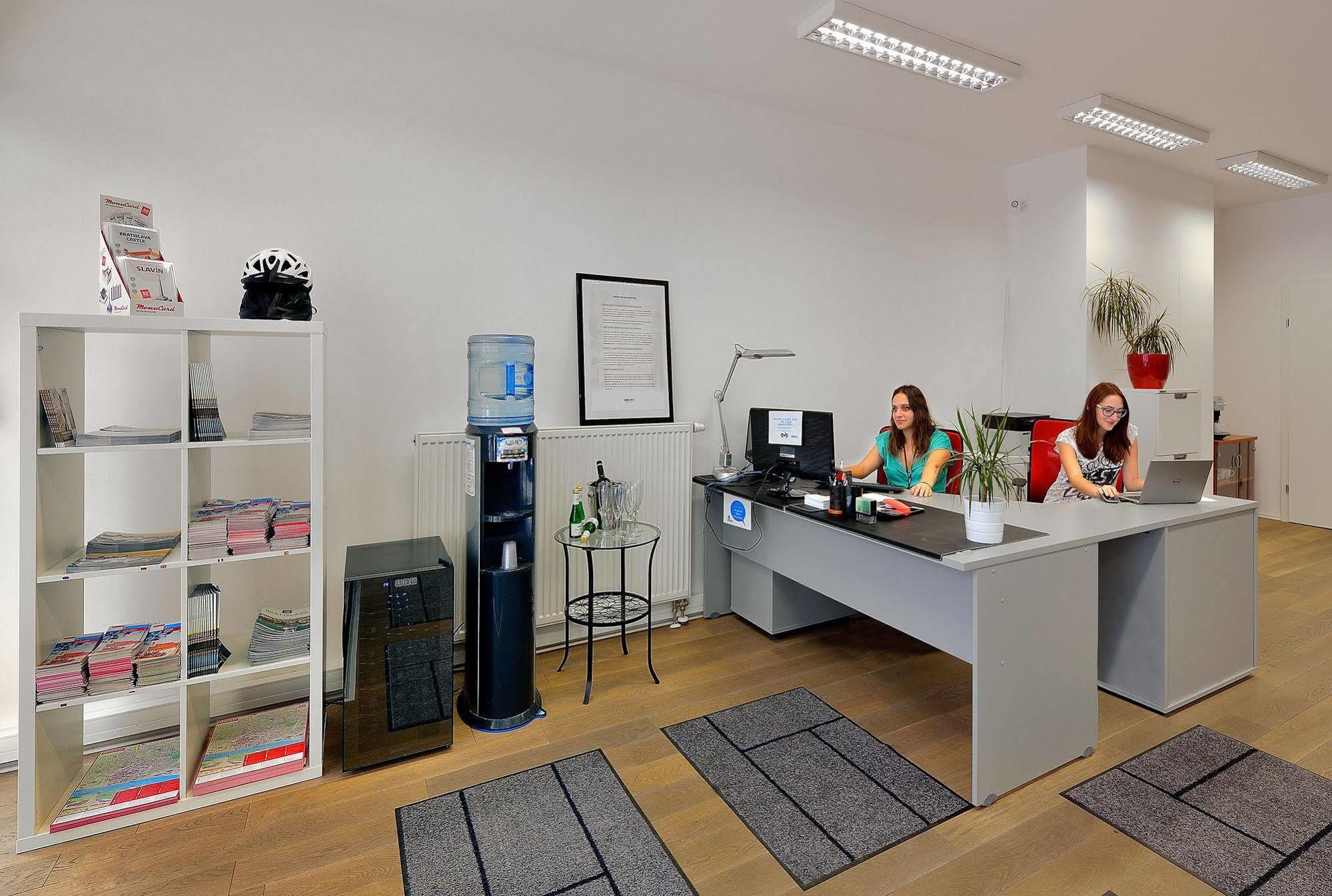 Ambiente Serviced Apartments - Tallerova Bratislava Luaran gambar